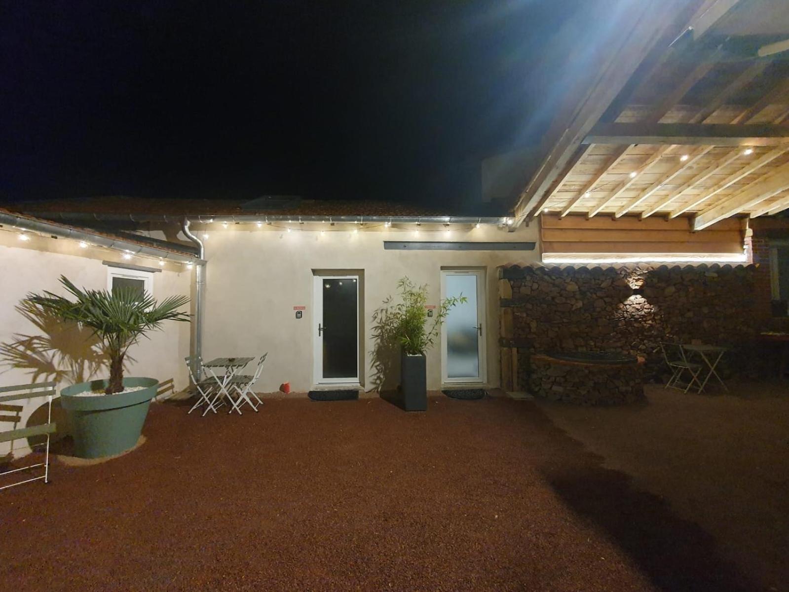Le Boheme, Sauna & Spa Riorges ภายนอก รูปภาพ